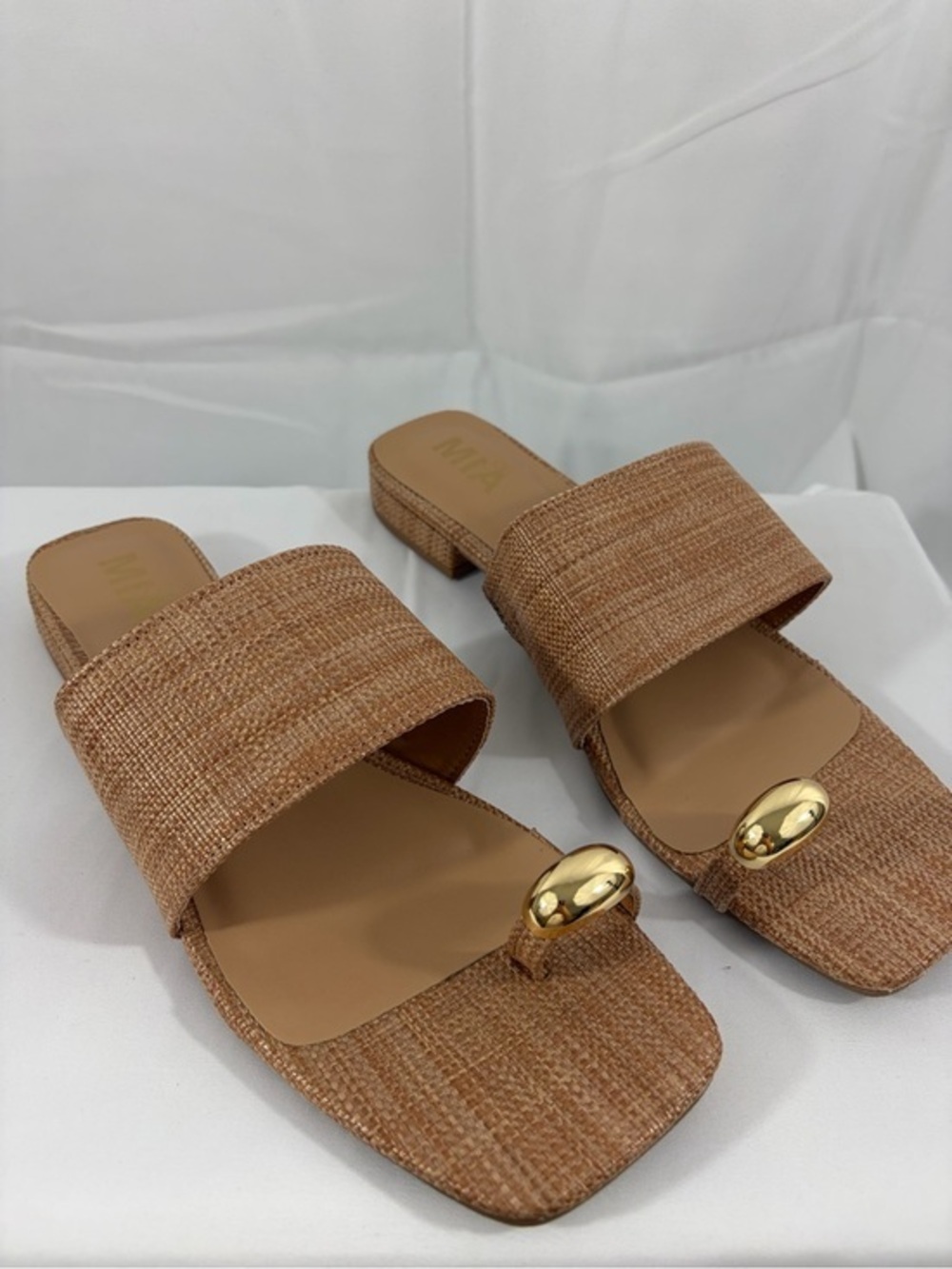 NWT MIA Women’s Size 10 Woven Tan Slide Mules with Gold Toe Accent
